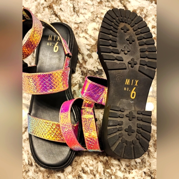 Mix No. 6 Petrova Platform Sandal - Picture 3 of 4